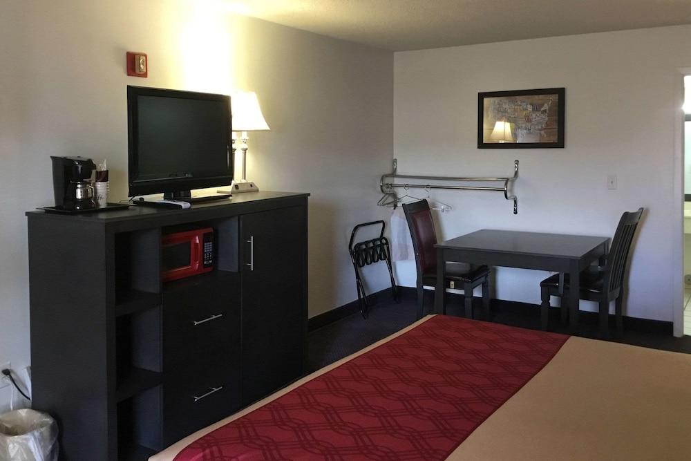 Econo Lodge Ruther Glen photo 10