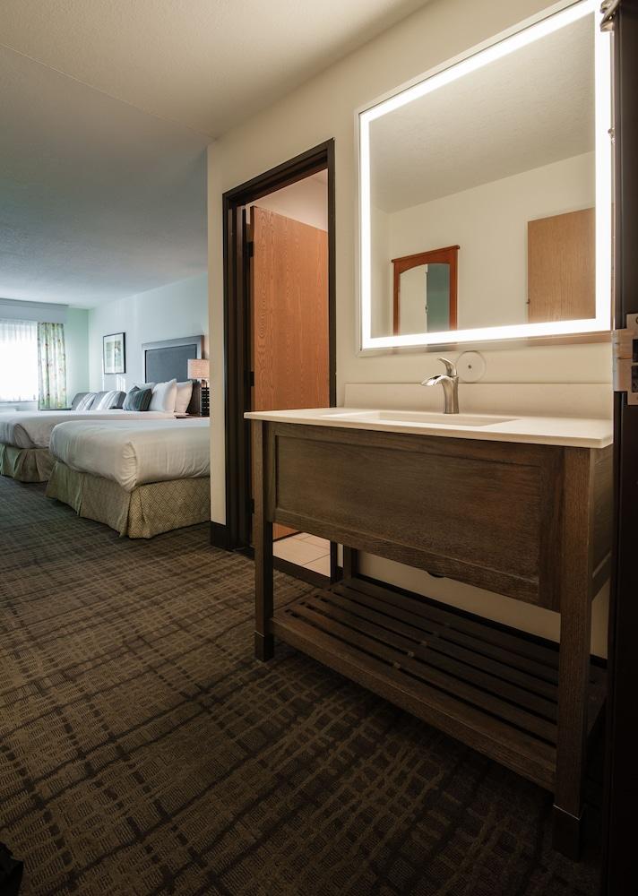 Best Western Plus University Park Inn & Suites photo 55