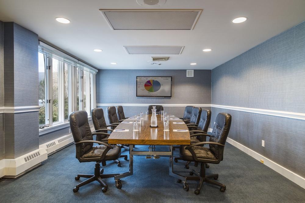 Water's Edge Resort & Spa photo 73