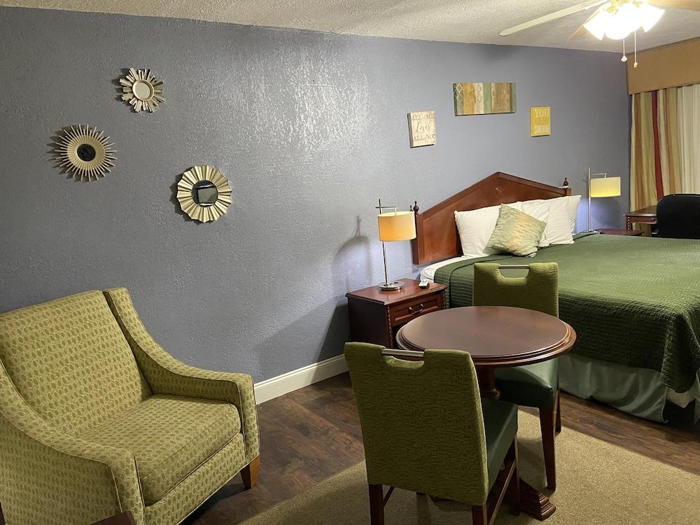 Delux Inn Clearwater photo 30