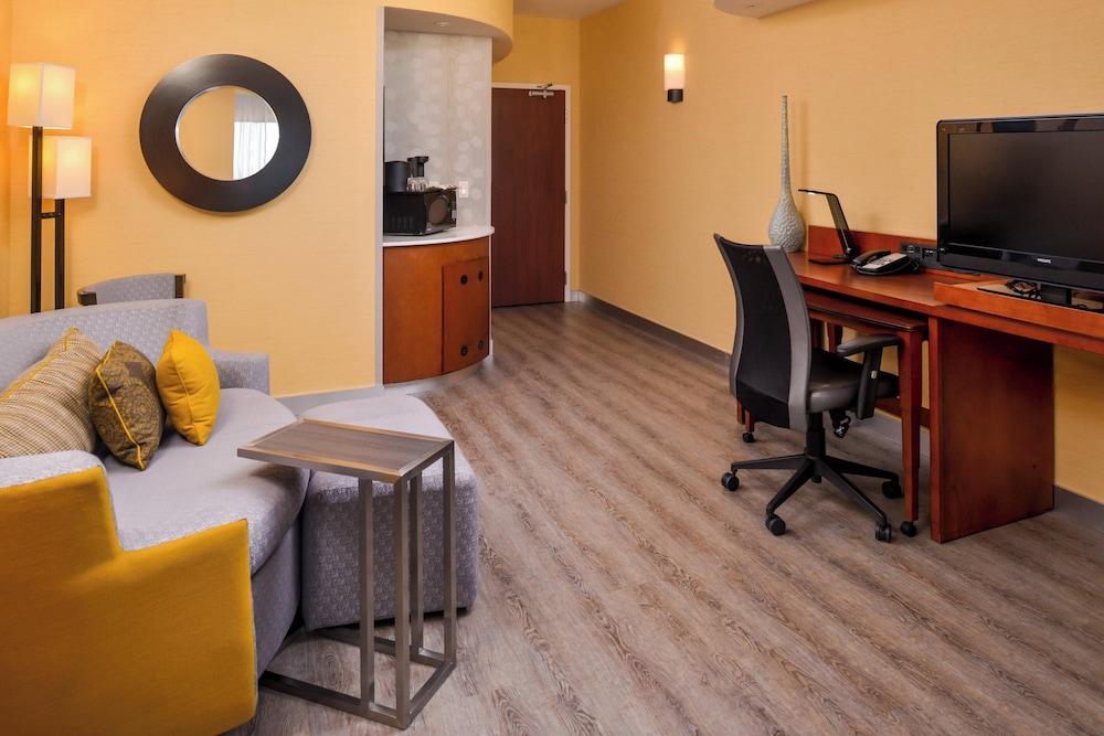 Courtyard Marriott Victorville photo 14
