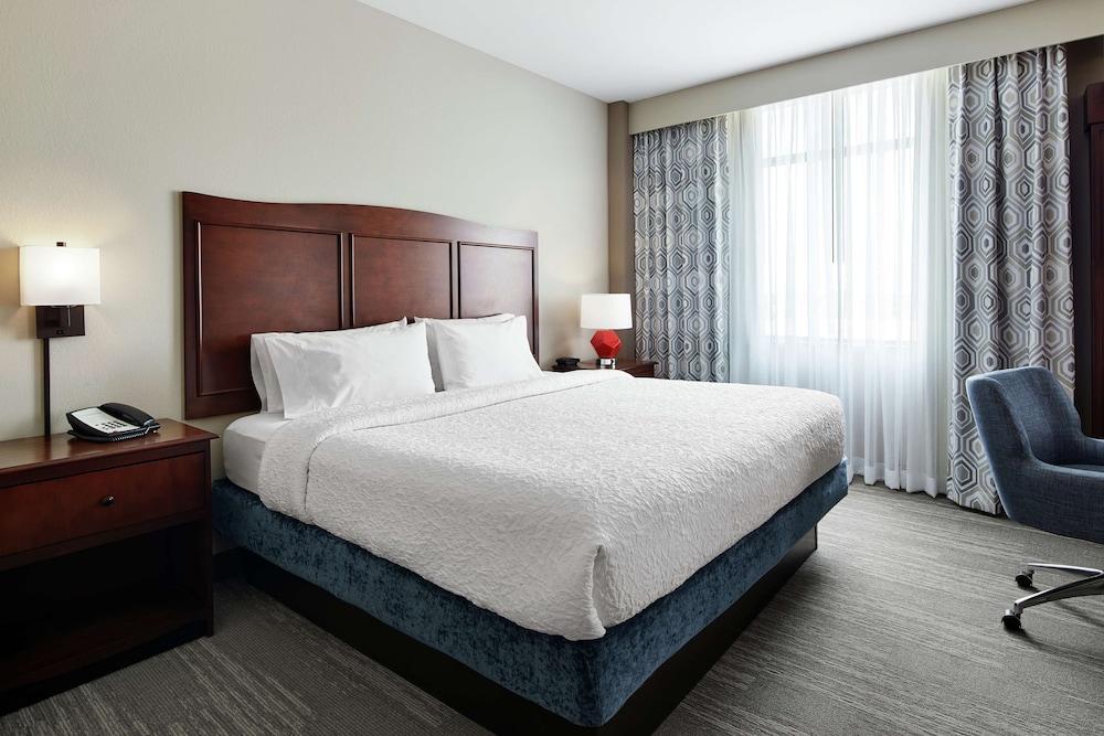 Hampton Inn & Suites Chicago/Mt. Prospect photo 12