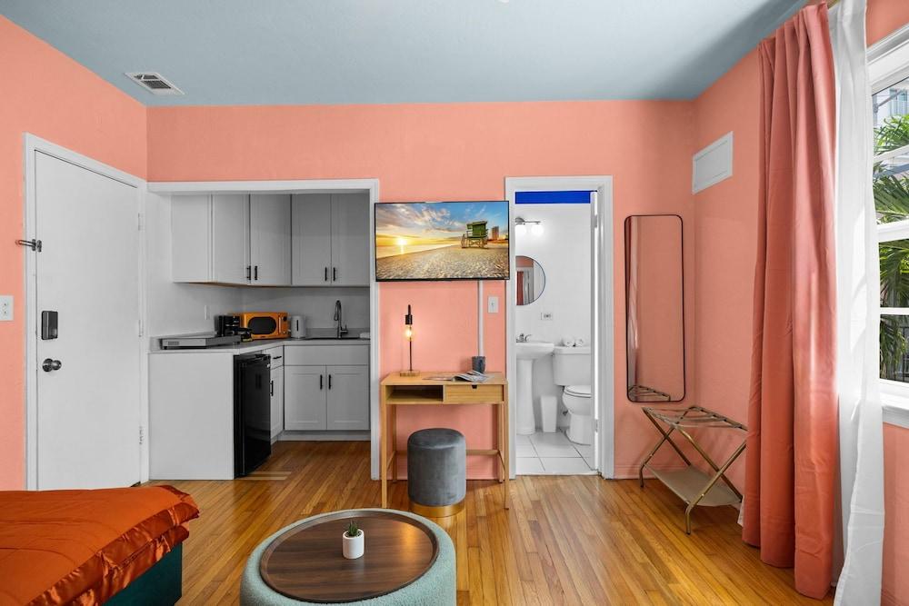 Blue Flamingo Suites photo 53