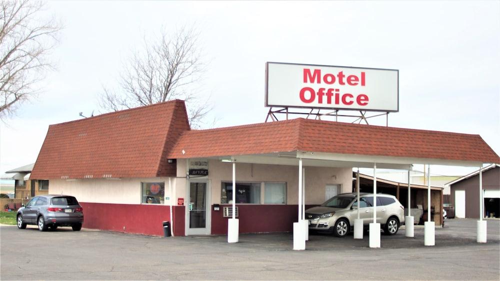 Country Manor Motel Watkins photo 1