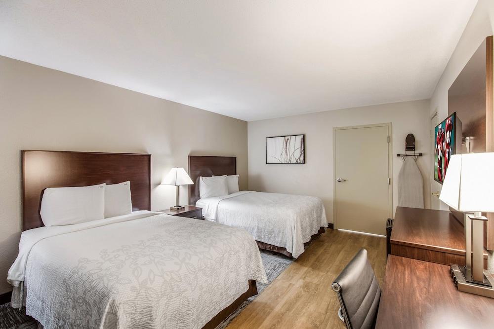 Red Roof Inn PLUS+ Dallas – Addison photo 19