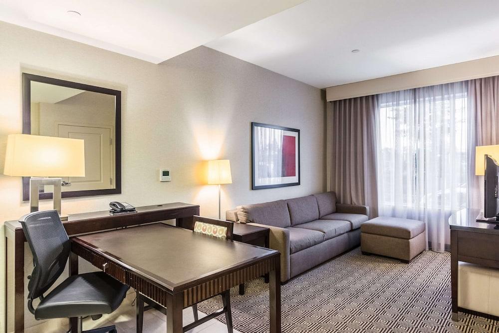 Embassy Suites Newark Airport photo 14