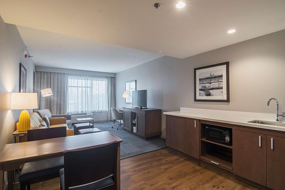 Hampton Inn Chicago North-Loyola Station photo 26