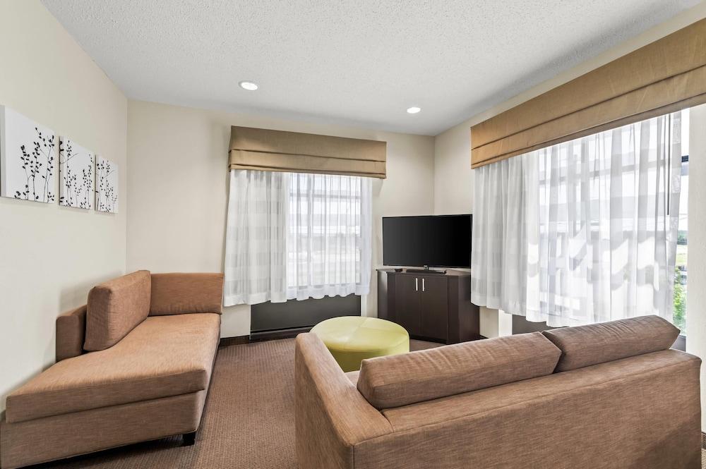 Sleep Inn & Suites Dripping Springs - Austin Area photo 42