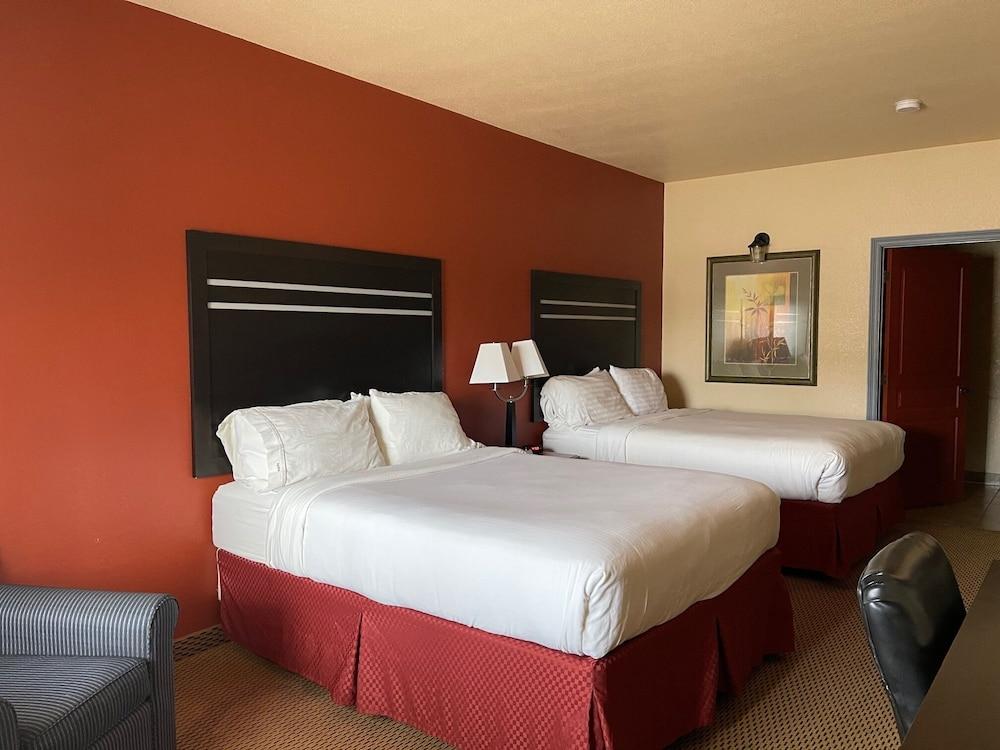 Sunbridge Inn and Suites photo 41