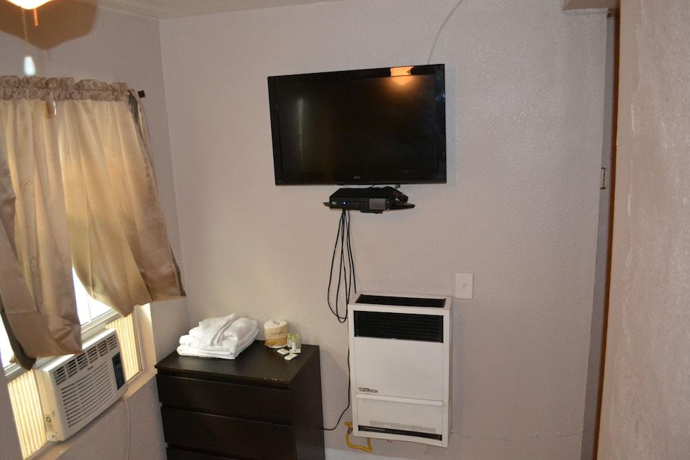 Monterey Inn Hotel photo 10