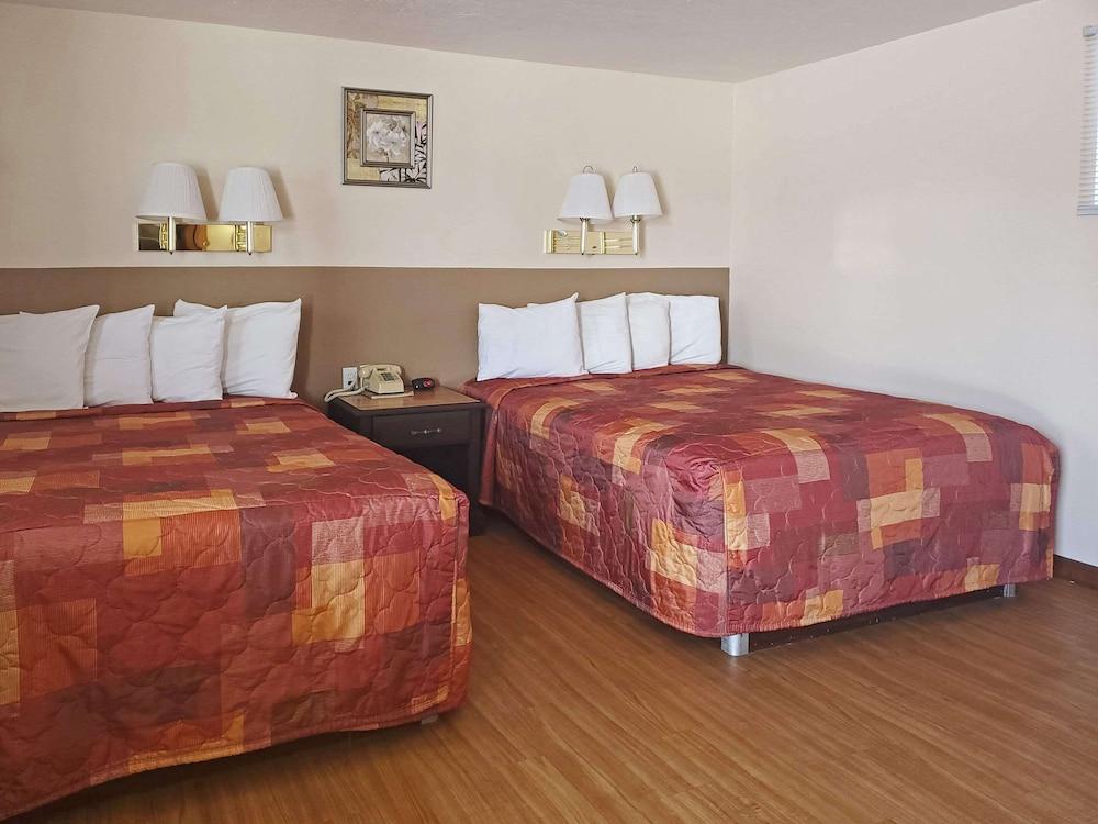 Rodeway Inn Buffalo photo 11