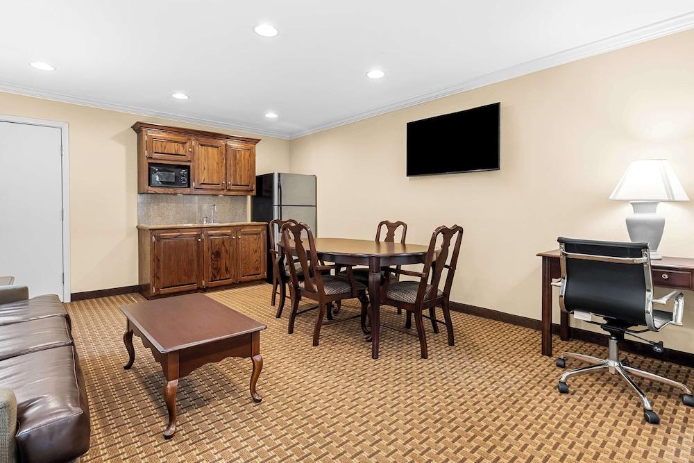 Best Western Forest Inn photo 21