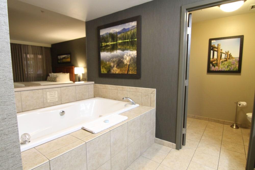 Casper C'mon Inn Hotel & Suites photo 33