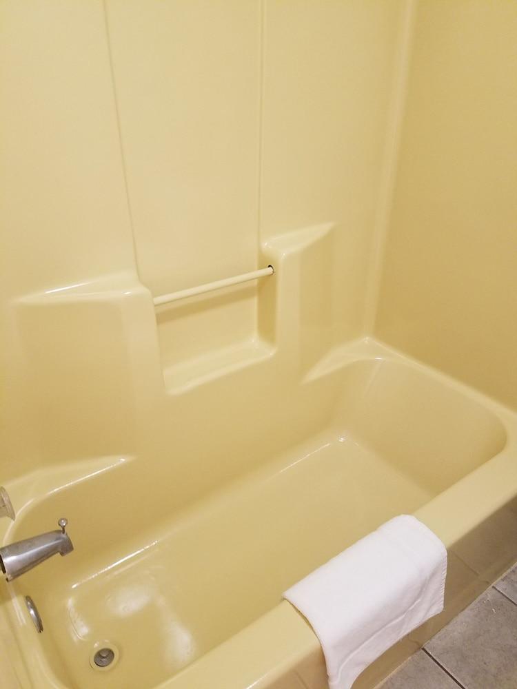 Indysouth western inn photo 10