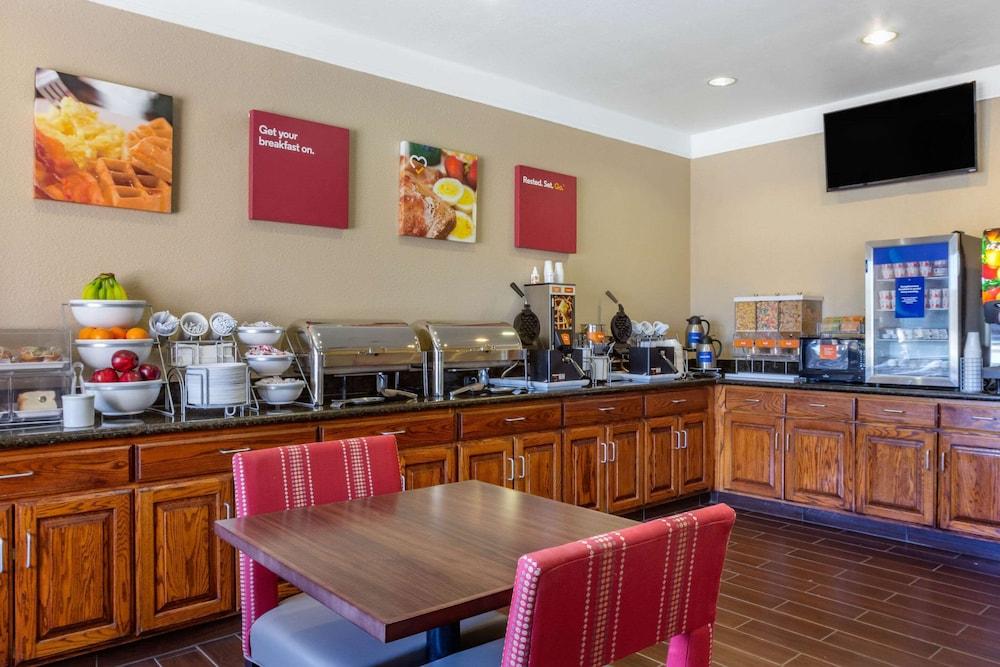 Comfort Suites Plainview photo 23