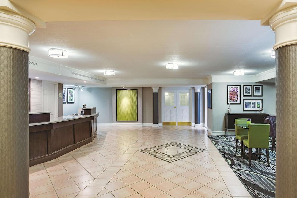 Days Inn by Wyndham Gainesville University I-75 photo 2
