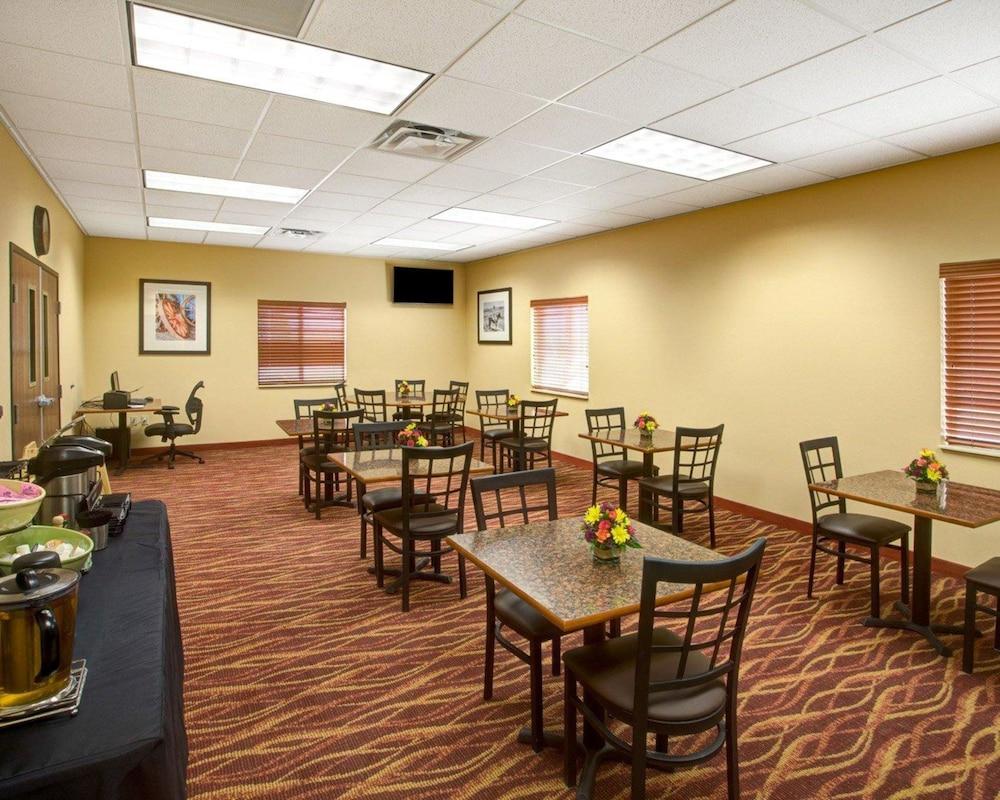 Rodeway Inn & Suites Phillipsburg photo 21
