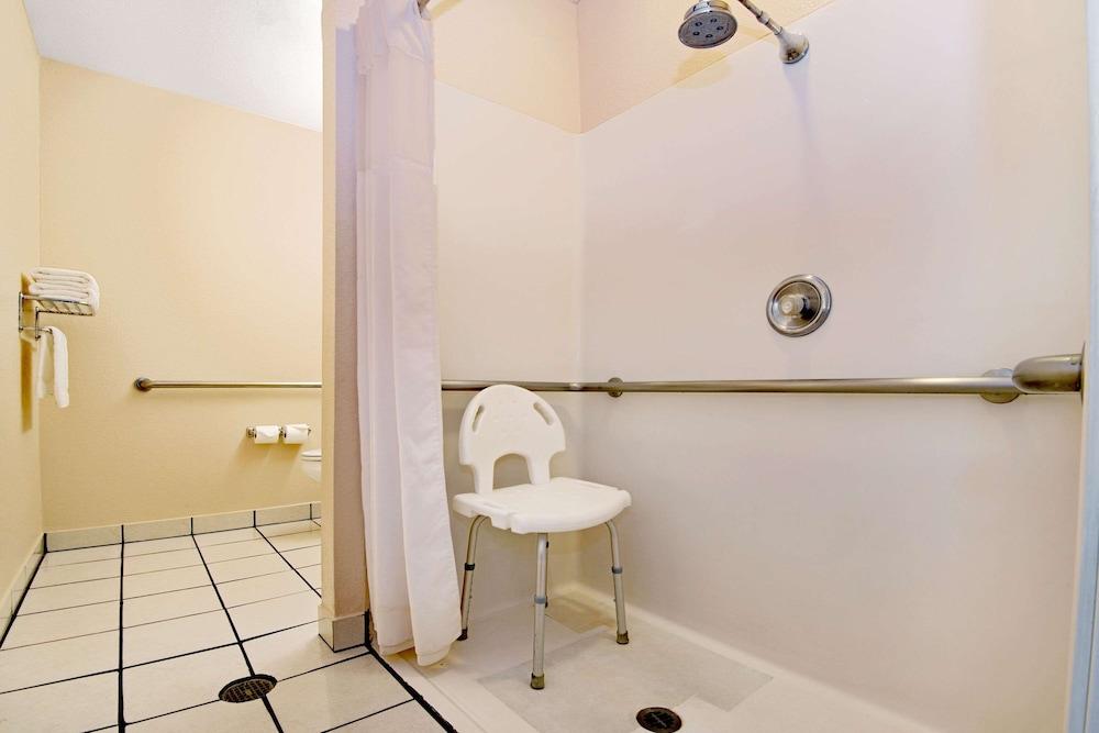 Microtel Inn & Suites by Wyndham Albuquerque West photo 18