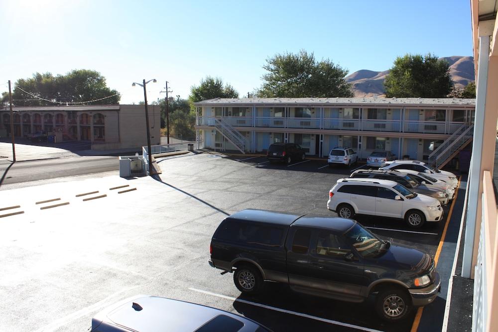 Holiday Motel photo 35