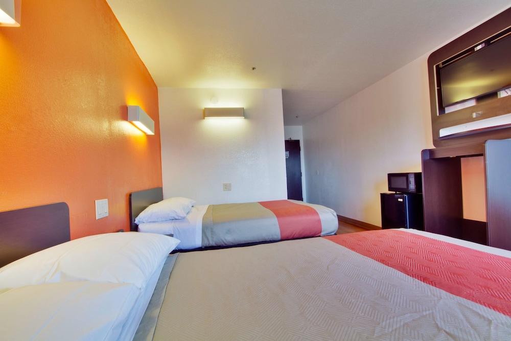 Motel 6 Dallas, TX - Fair Park photo 4