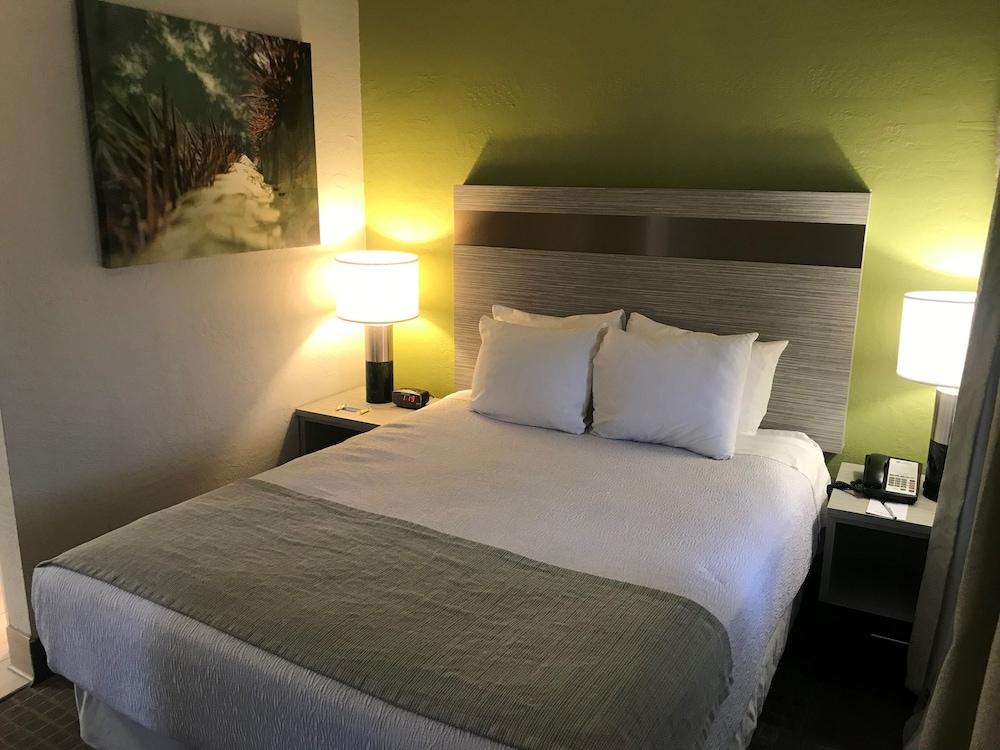 SureStay InnSuites Phoenix Hotel & Suites by Best Western photo 15