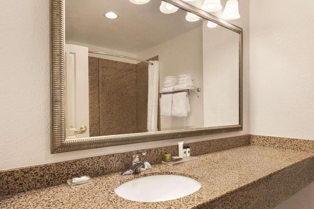 Spark by Hilton Homewood Birmingham photo 2