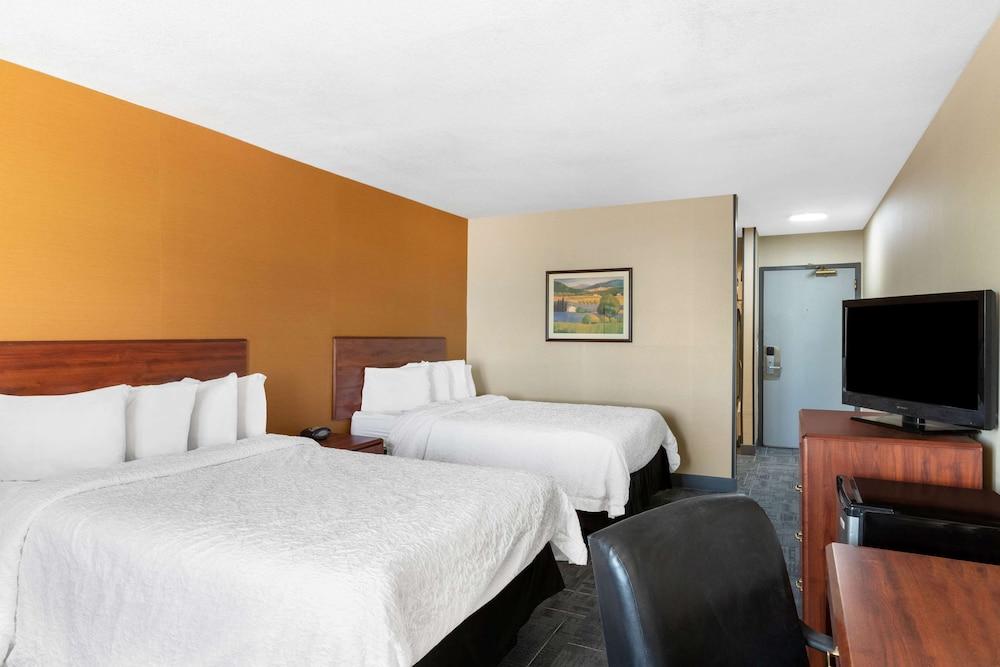 Howard Johnson by Wyndham Gillette photo 4