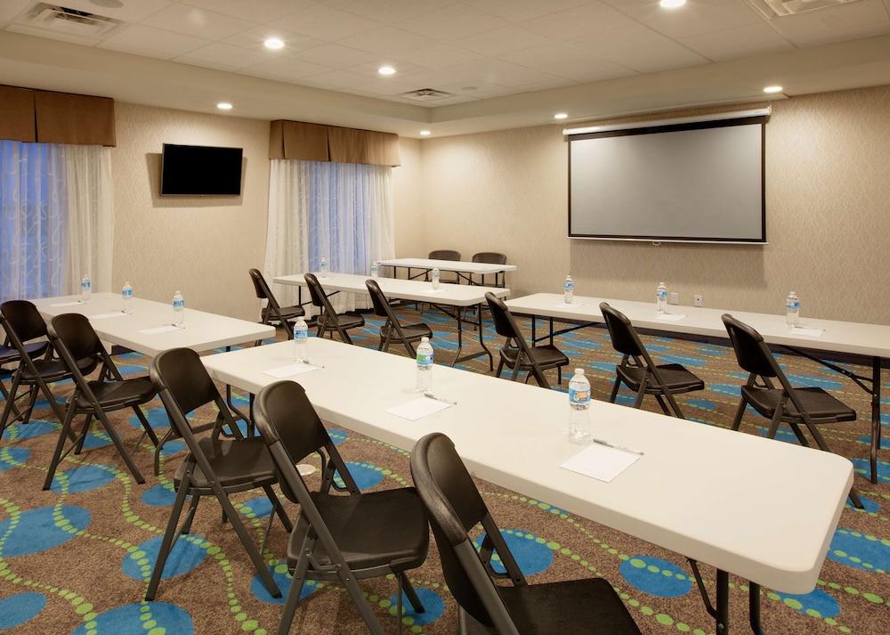Hampton Inn Snyder TX photo 21