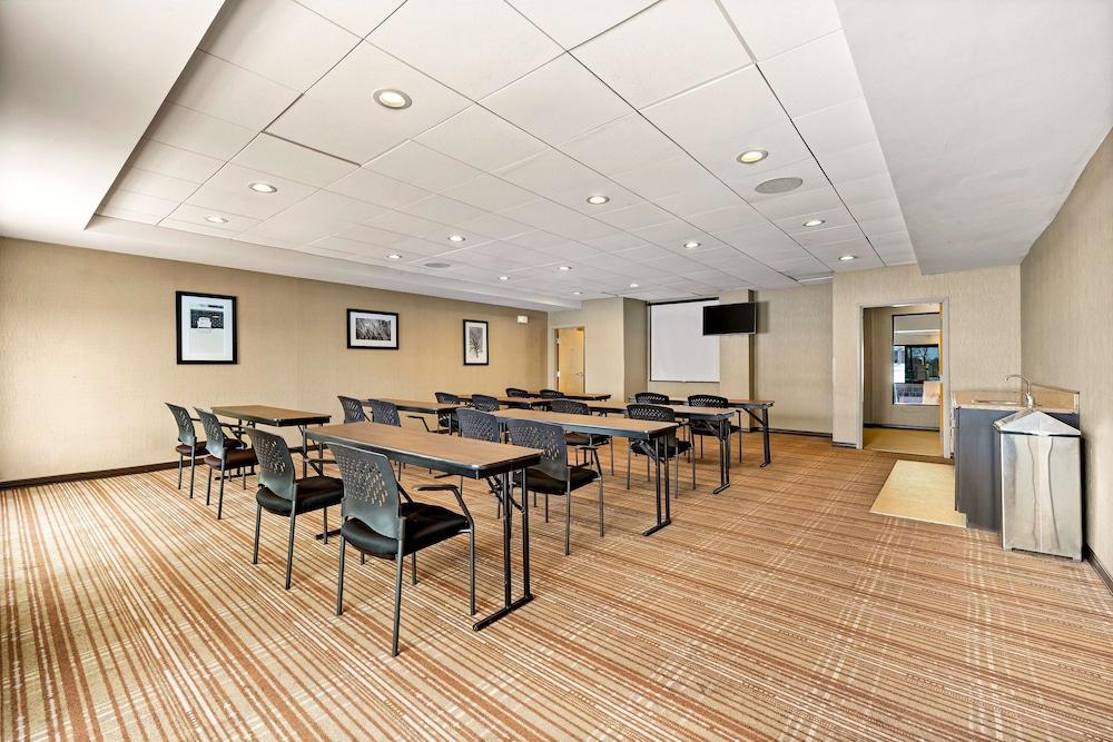 Sonesta Essential Indianapolis Airport photo 20