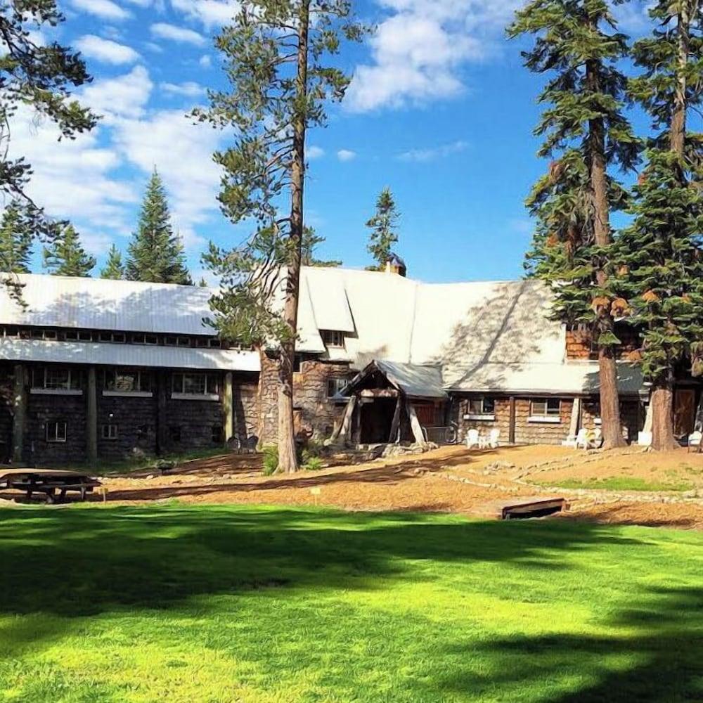 Clair Tappaan Lodge photo 1