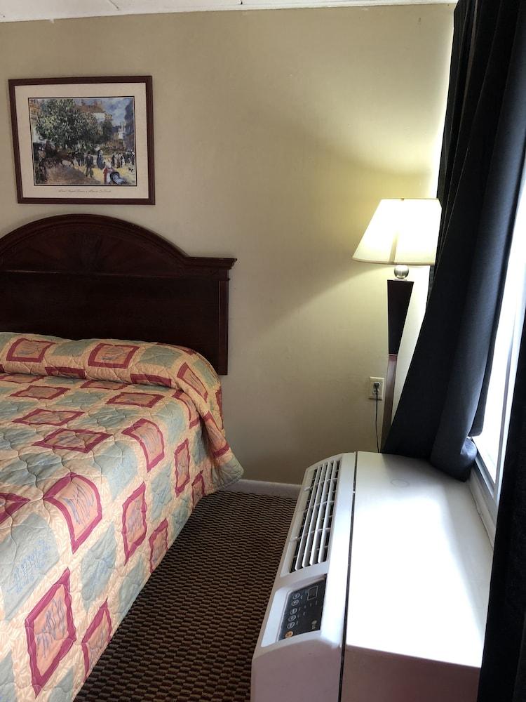 Rodeway Inn South Point photo 8