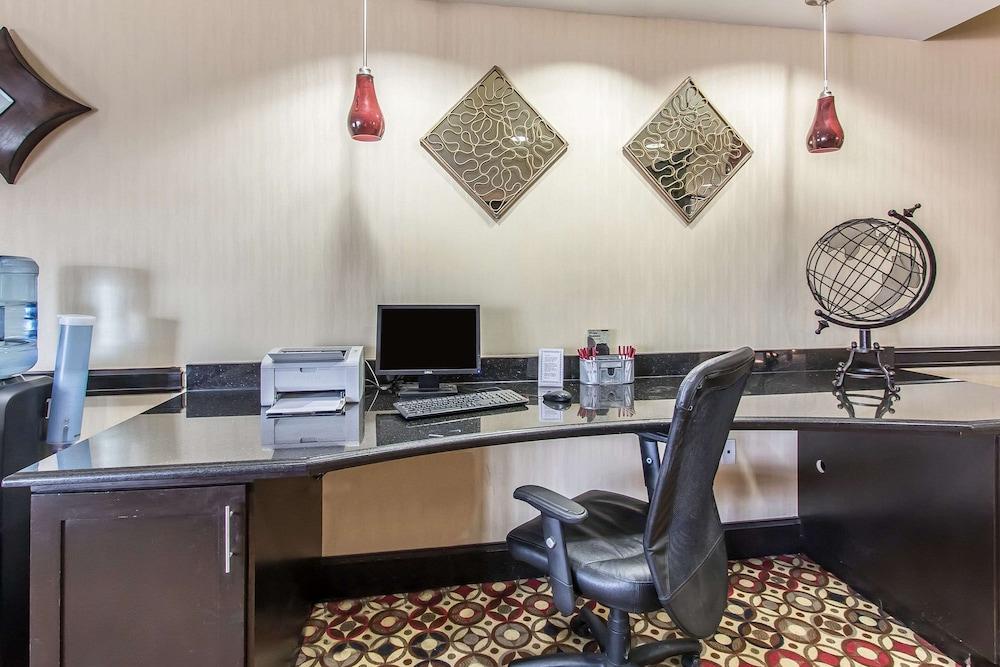 Comfort Suites Lawton Near Fort Sill photo 33