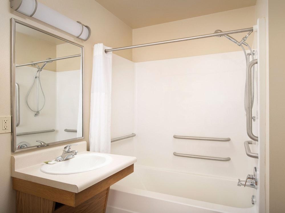 WoodSpring Suites Chicago Romeoville photo 12