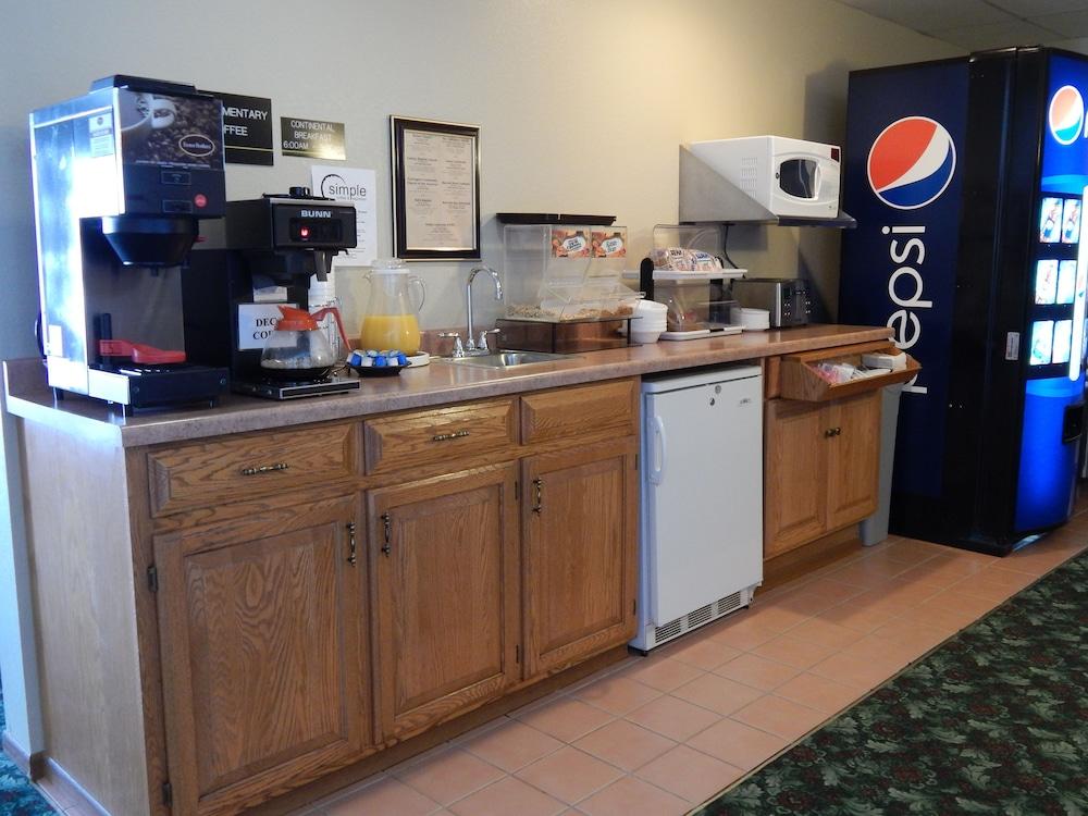 Carrington Inn & Suites photo 22