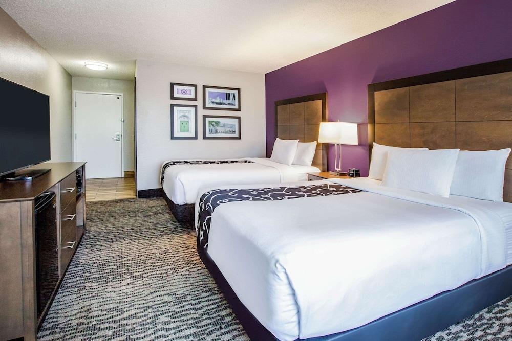 La Quinta Inn & Suites by Wyndham Elkhart photo 6