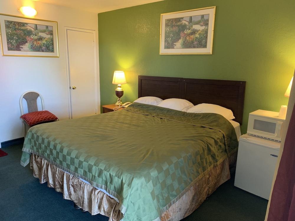 Budget Inn and Suites El Centro photo 9