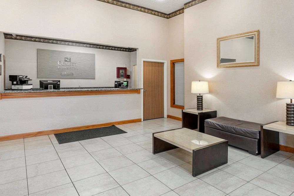 Quality Inn & Suites photo 2