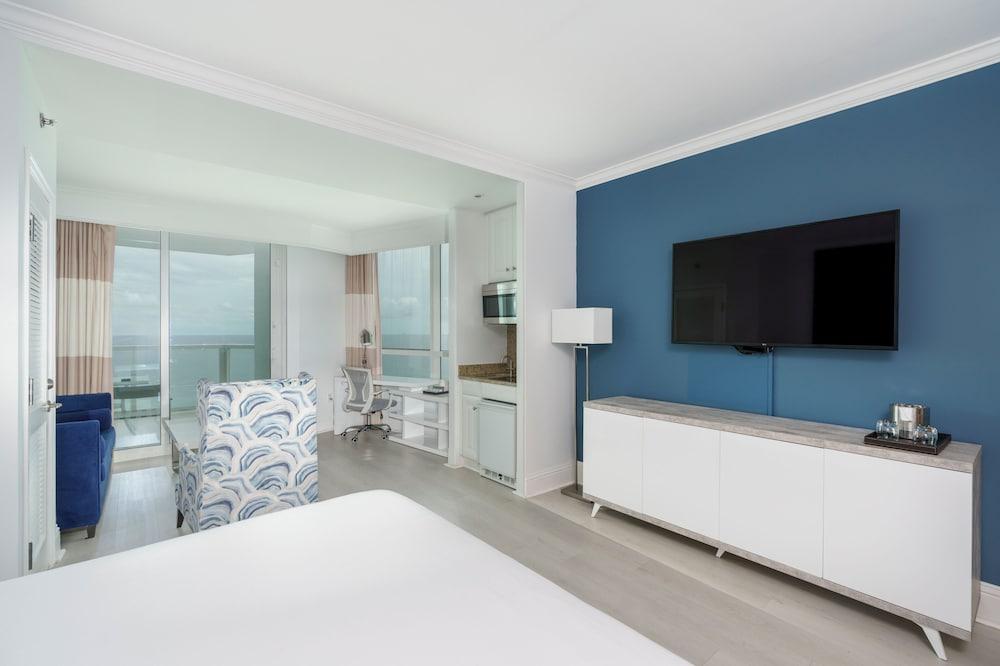 Residences at Fontainebleau Miami photo 13