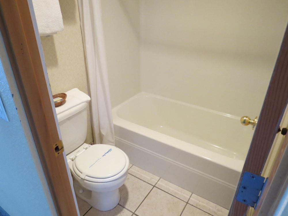 Western Royal Inn photo 22