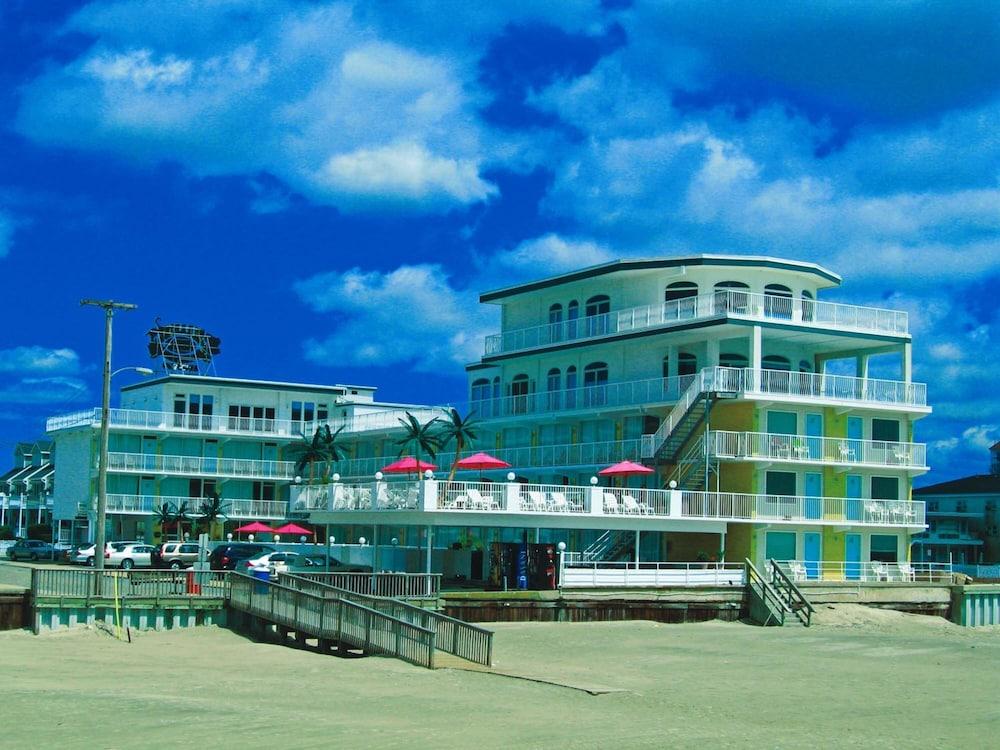 Paradise Oceanfront Resort photo 27
