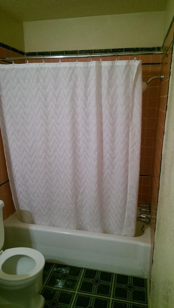 Deluxe Inn photo 5