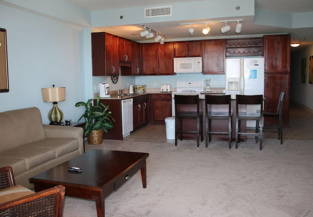 Laketown Wharf by Emerald View Resorts photo 16