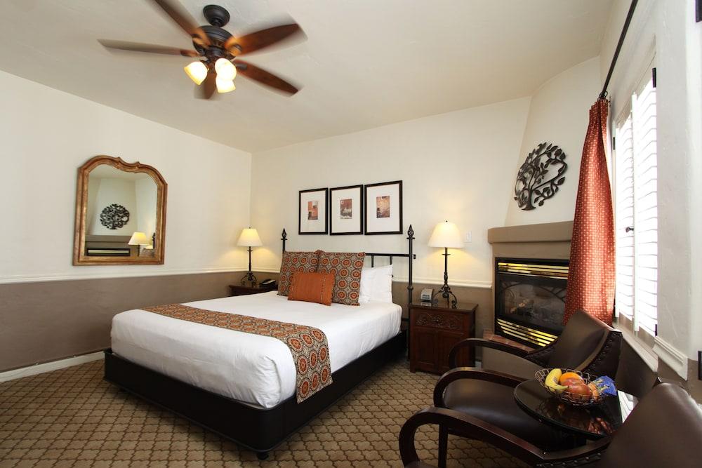 Cypress Inn photo 10