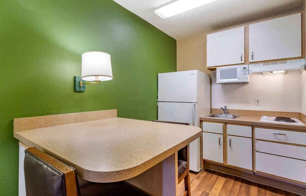 Extended Stay America Select Suites Tampa North Airport photo 20