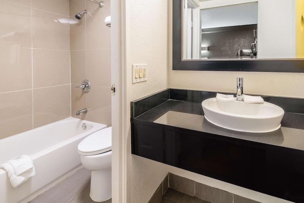 Studio 6 Fort Worth, TX - West Medical Center photo 11