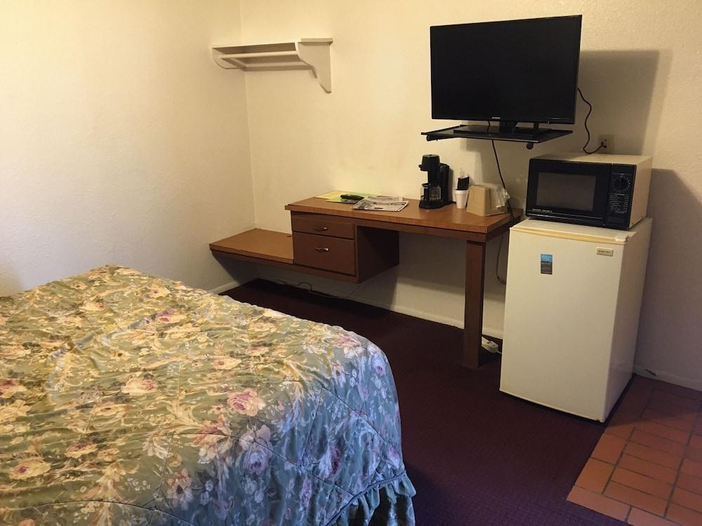 Holiday Motel photo 7