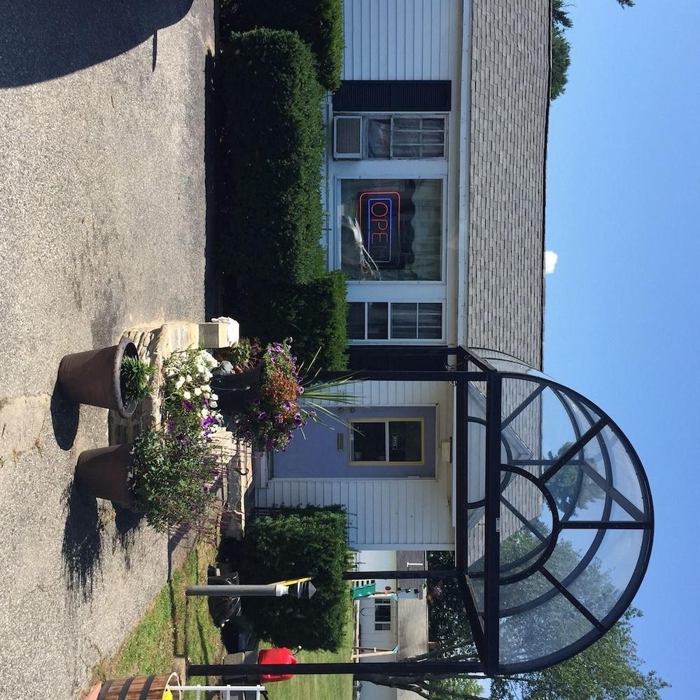 Sunrise Motel photo 25
