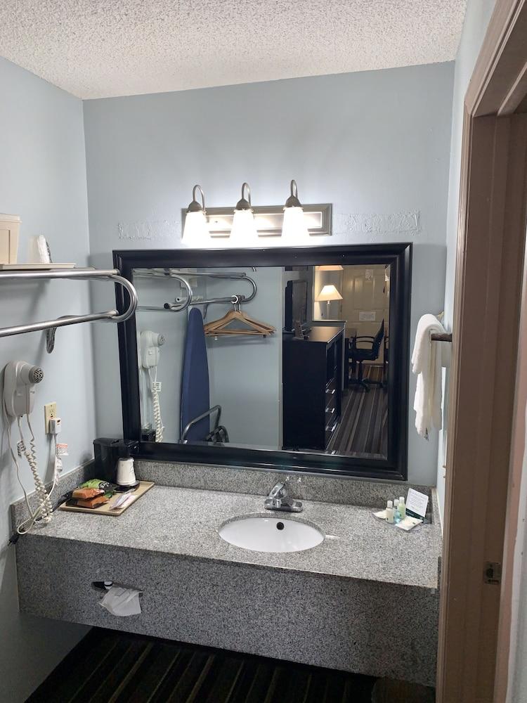 Quality Inn & Suites Macon North photo 19