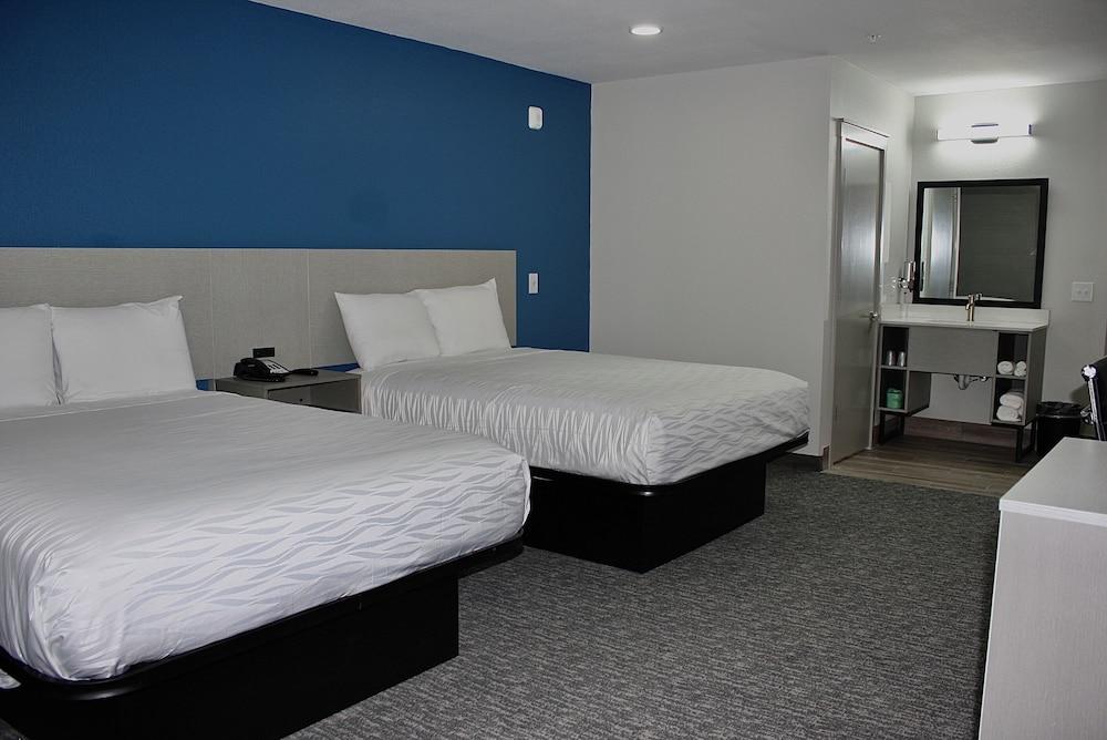 Hummingbird Hotel photo 1