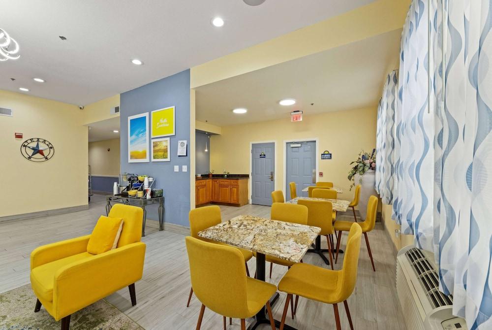 Days Inn & Suites by Wyndham Euless DFW Airport South photo 19
